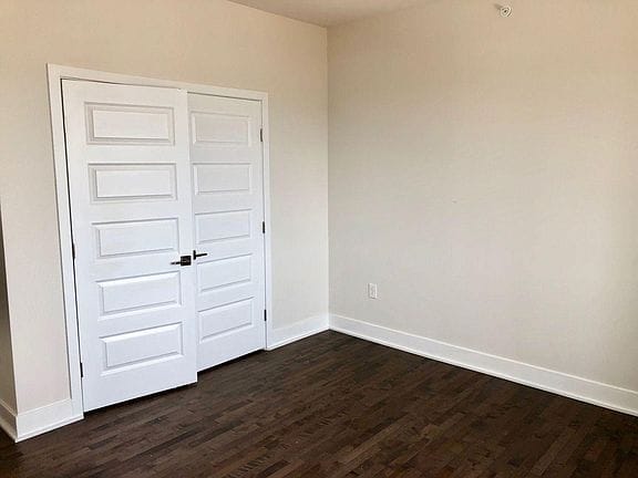 1-bedroom apartment in Olde Kensington 11