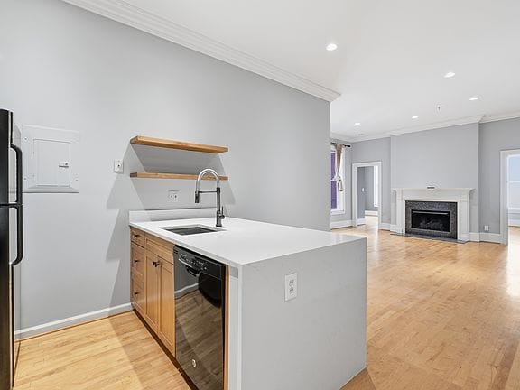 2-bedroom apartment in Logan Circle 3