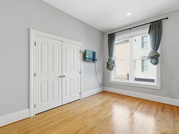 2-bedroom apartment in Logan Circle 10