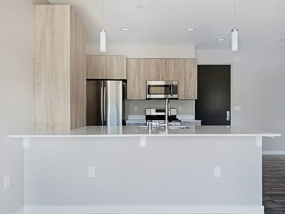 1-bedroom apartment in Encino 6