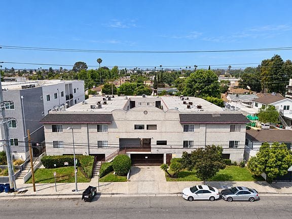 2-bedroom apartment in Valley Glen 1