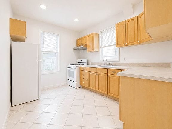2-bedroom apartment in Bensonhurst 3