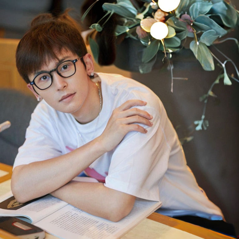 ulzzang guys glasses