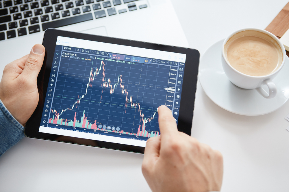 Stock Pick : IHSG Melemah, Rekomendasi Saham Hari Ini ULTJ, AKRA dan TLKM