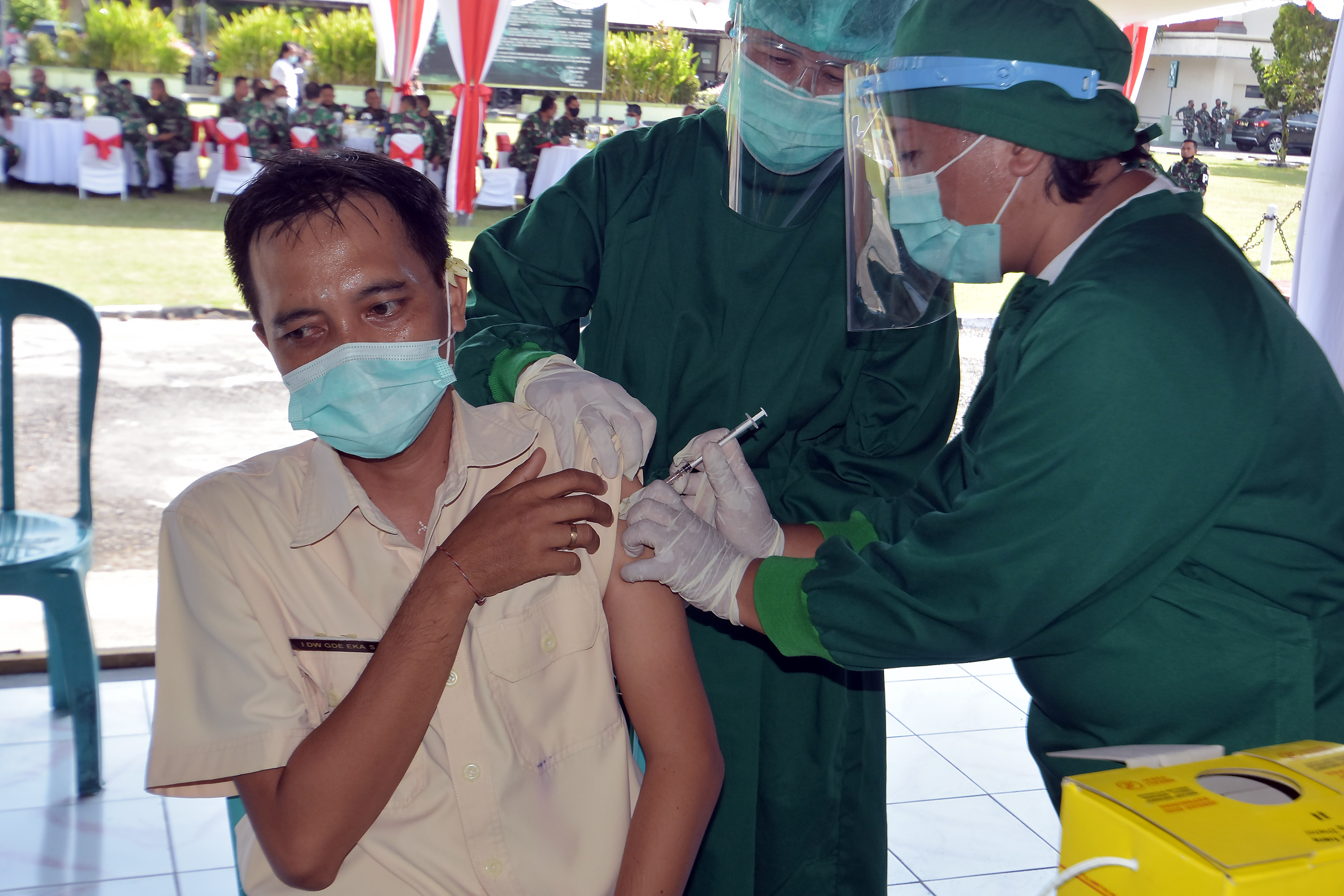 Berita Hari Ini : Vaksinasi Covid-19 Gratis, IHSG Juara di Asia