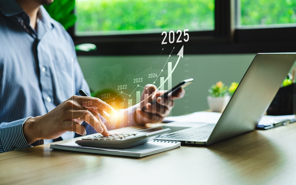 Ciptadana Prediksi IHSG Rekor 8.400 Tahun Depan, Ini Saham-Saham Pilihan 2025: BBRI, ISAT, MBMA