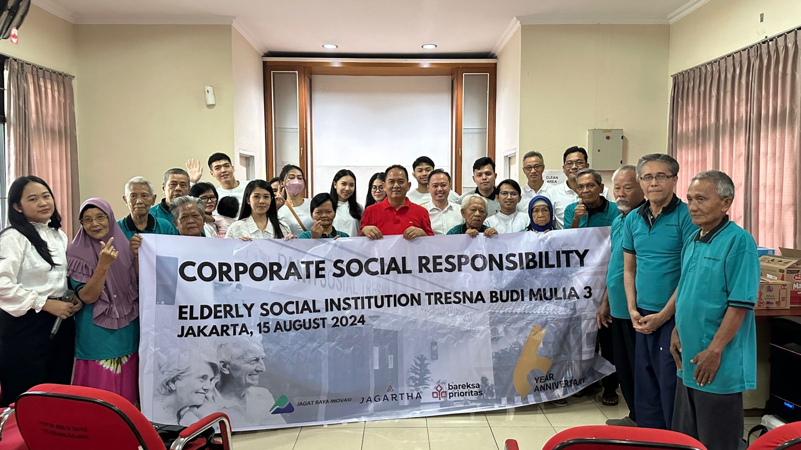 Bareksa Prioritas Salurkan Kebahagiaan untuk Para Lansia di Panti Sosial