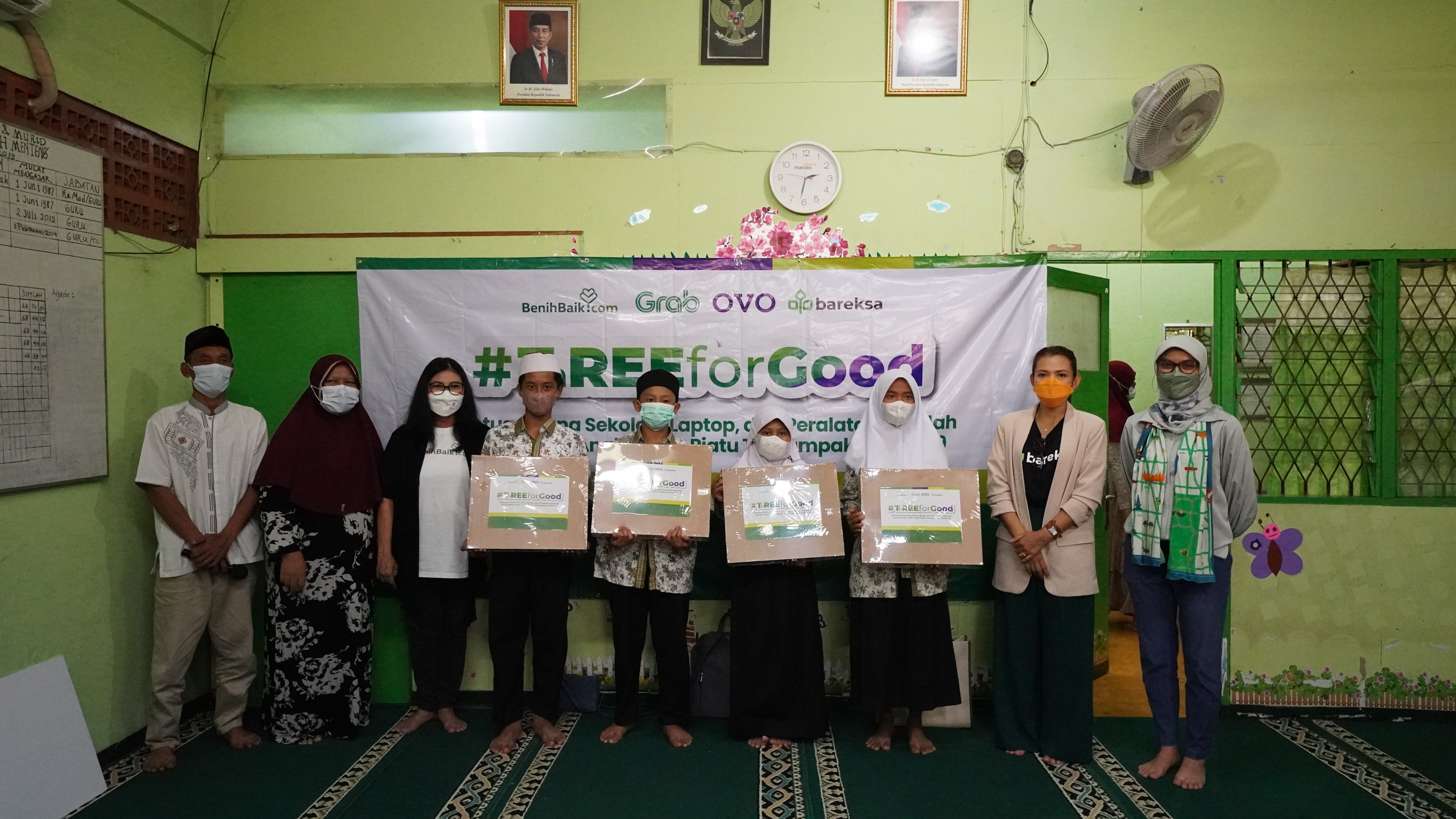 Grab, OVO dan Bareksa Salurkan Donasi untuk Anak Yatim Piatu terdampak COVID