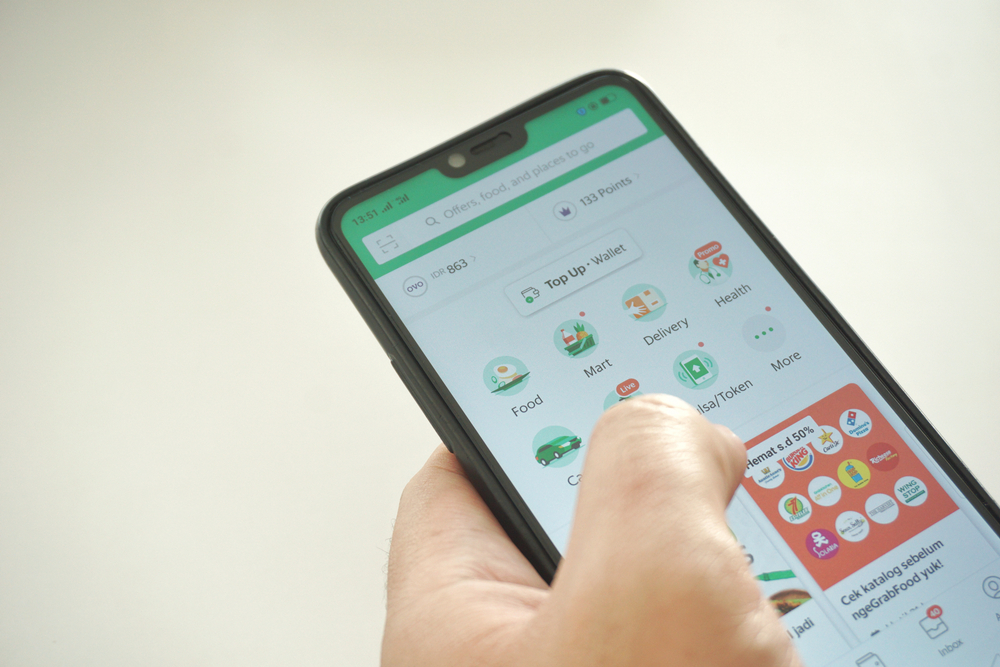 Dukung Ekonomi Digital, Grab & OVO Raih Penghargaan Pemberdaya UMKM