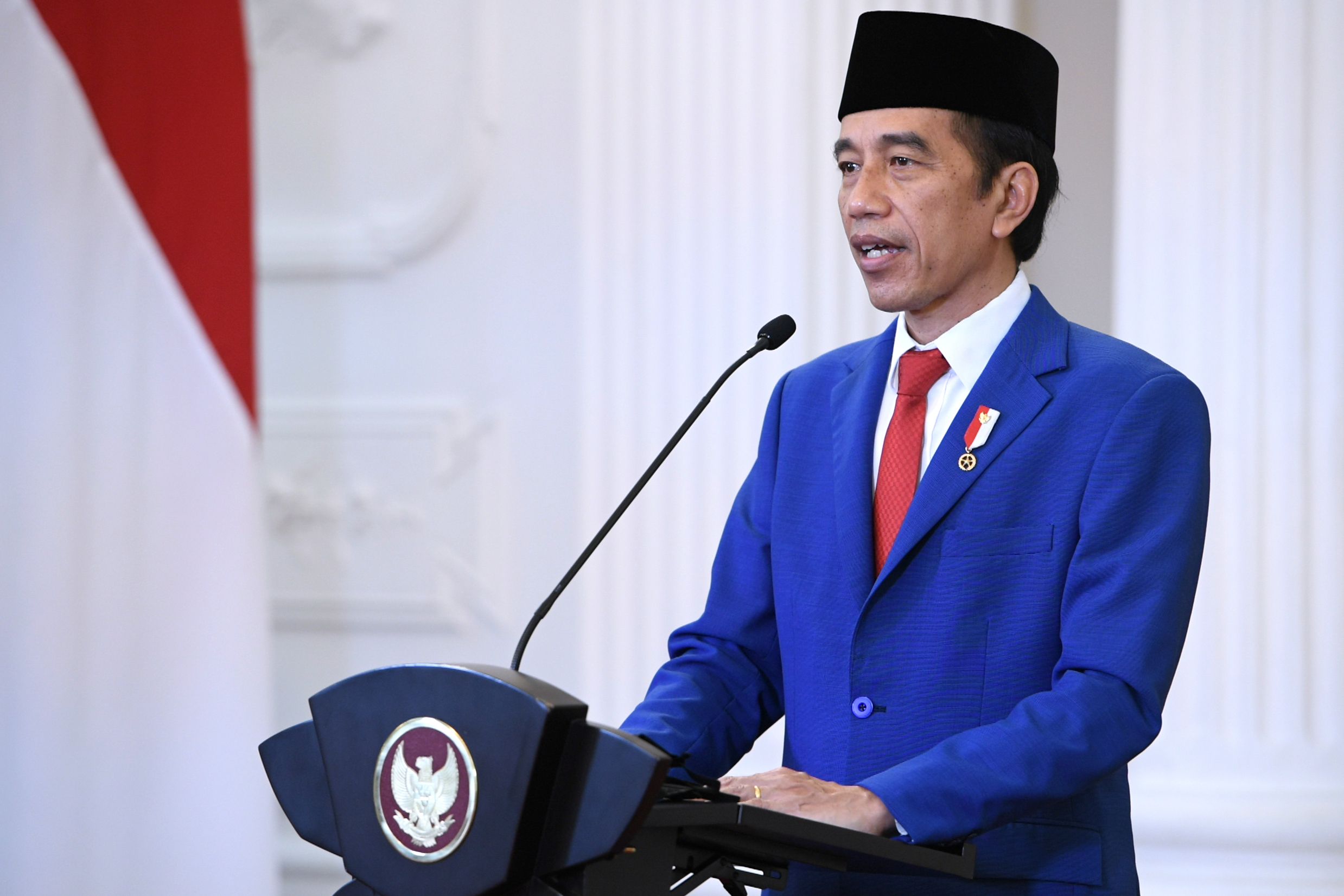 Berita Hari Ini: Jokowi Teken Perpres Vaksin; Jaminan Kehilangan Kerja Rp6 T