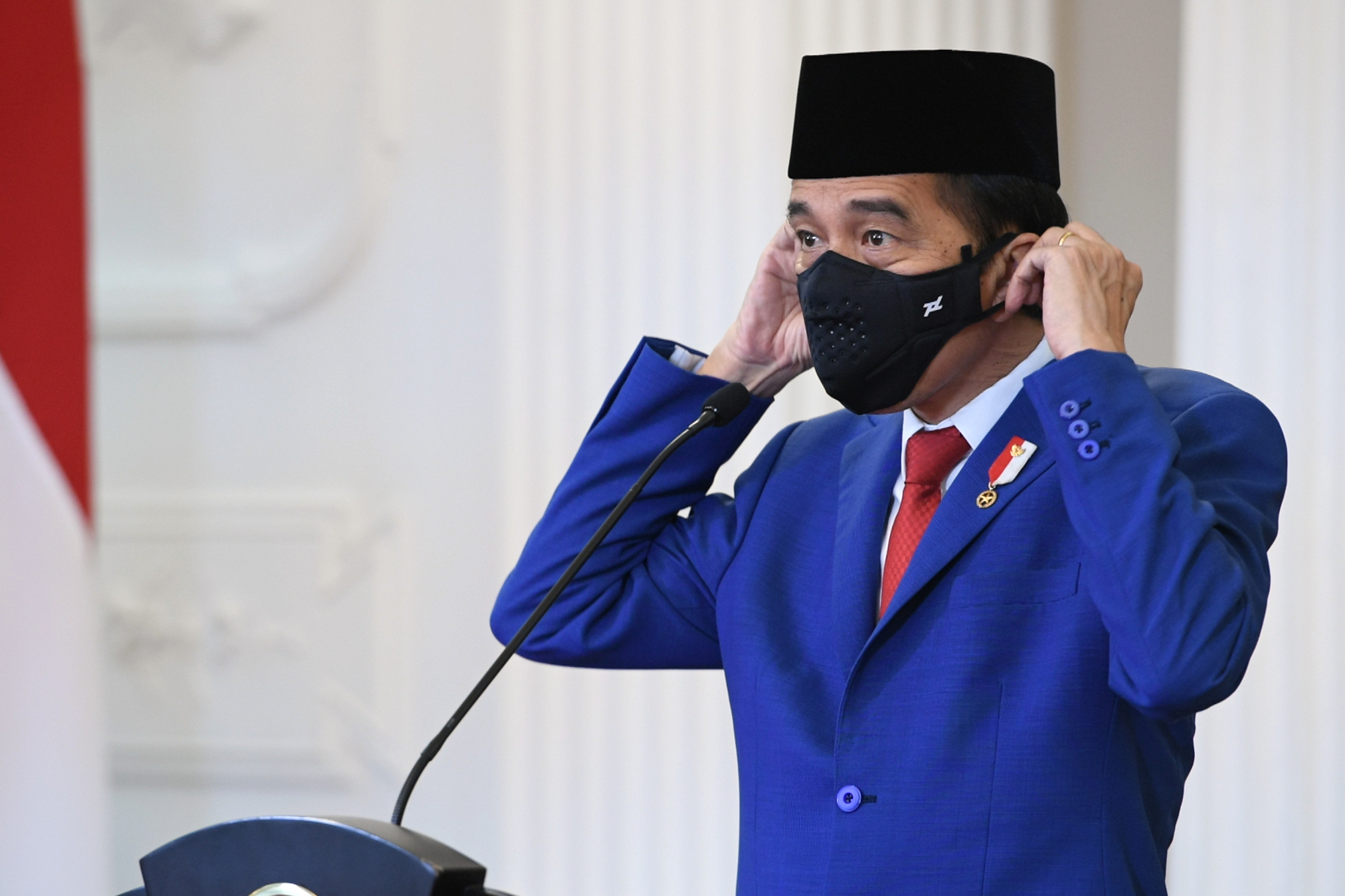 Berita Hari Ini : Pasar Respons Kacaunya Debat Pilpres AS, Jokowi Sebut Vaksinasi Mulai Januari