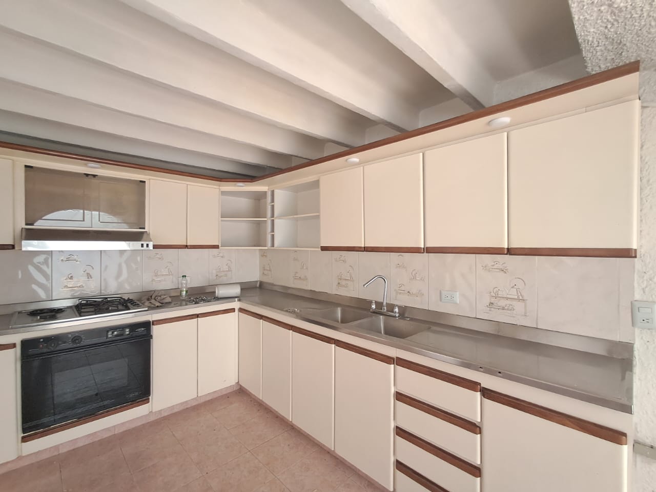 Imagen de Casa en arriendo en Antioquia, MEDELLÍN, GUAYABAL (L)