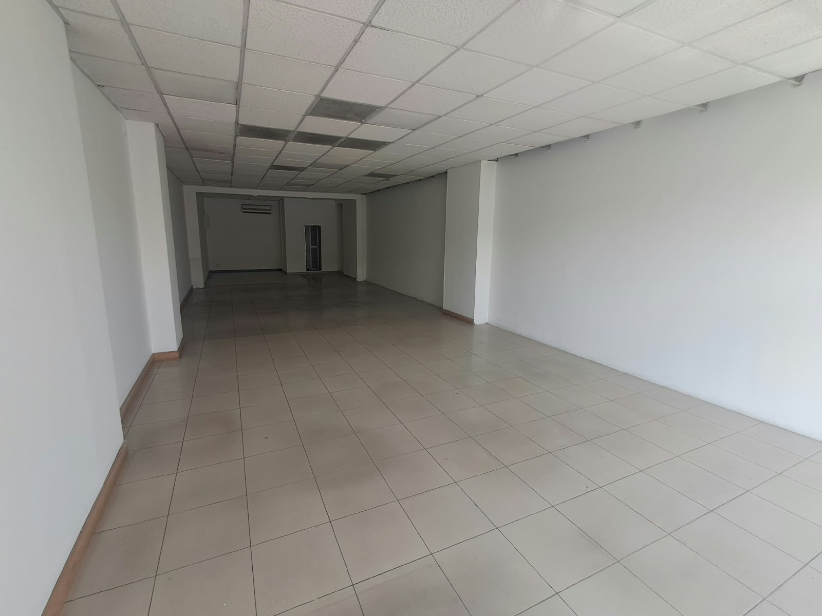 Local en Arriendo en ZARZAMORA Imagen de local 1