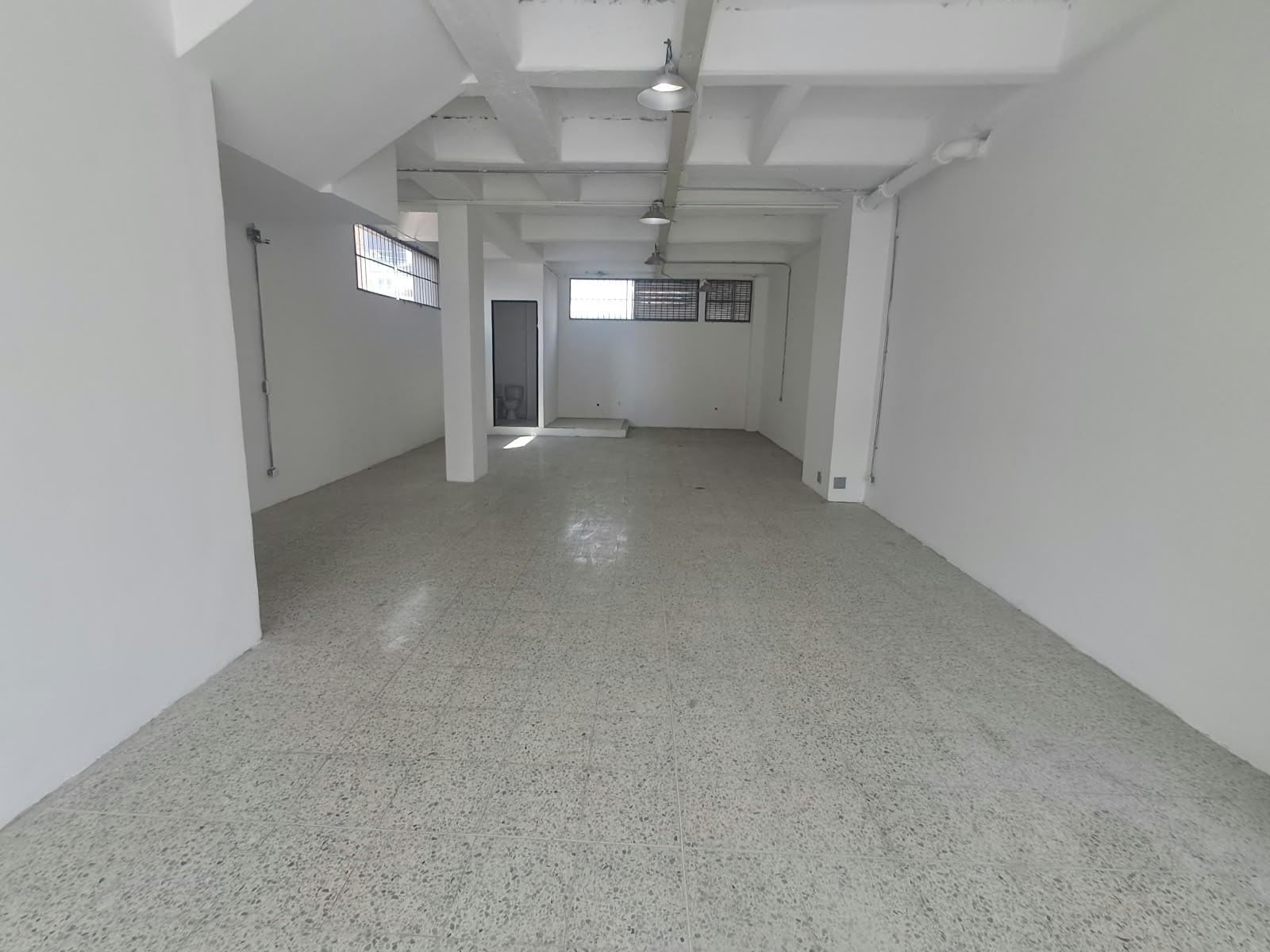 Local en Arriendo en ZARZAMORA Imagen de local 1