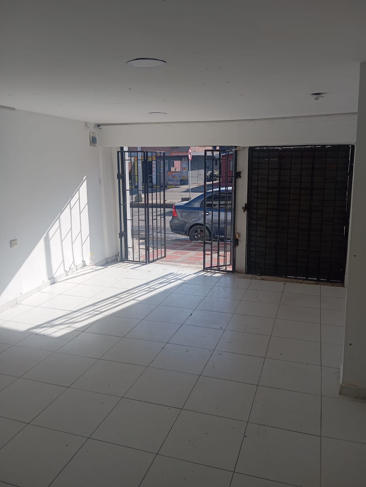 Local en Arriendo en ABAJO Imagen de local 2