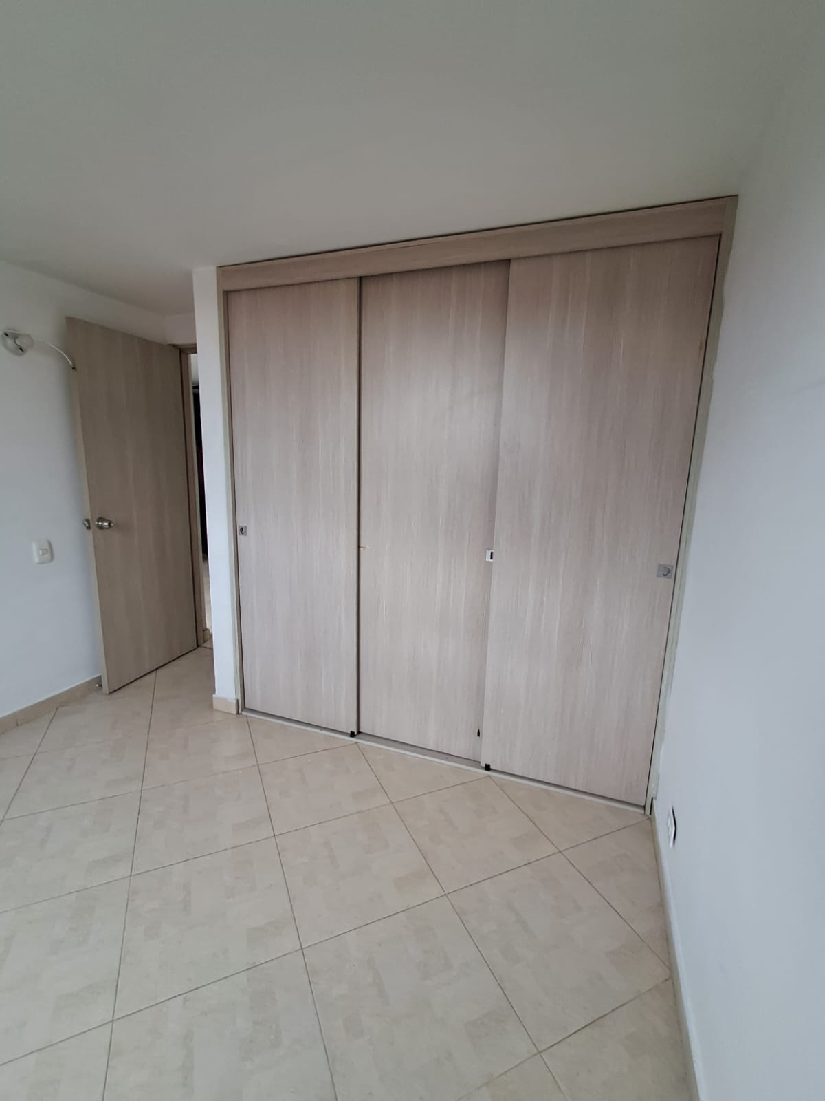 Apartamento en Arriendo en PINOS DE LOMBARDIA Imagen de apartamento 3