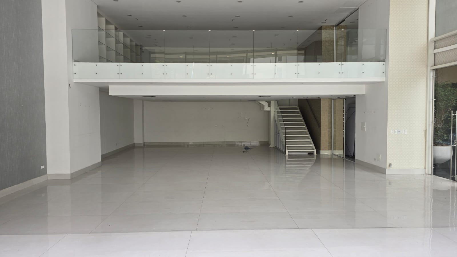 Local en Arriendo en EL POBLADO Imagen de local 1