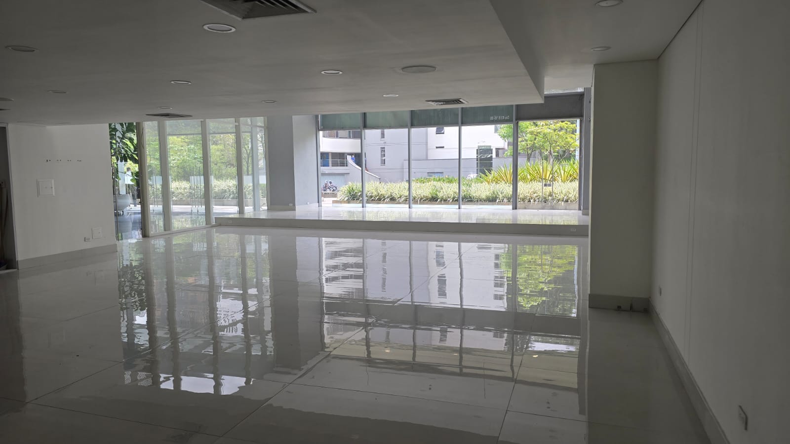 Local en Arriendo en EL POBLADO Imagen de local 3