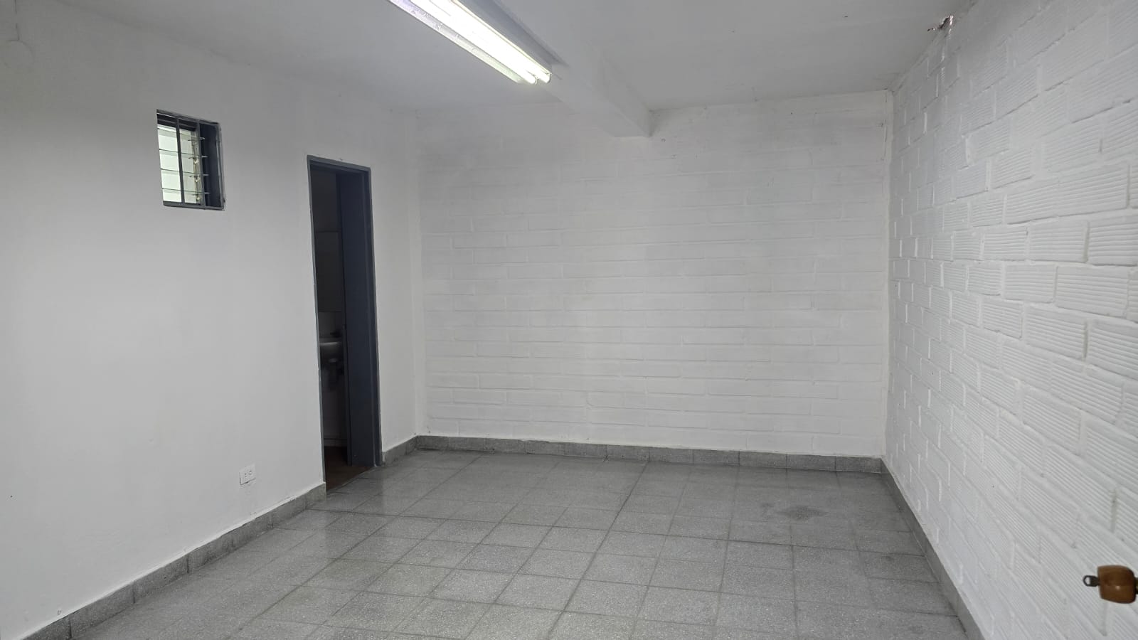 Imagen de Bodega en arriendo en Antioquia, MEDELLÍN, BARRIO COLOMBIA Imagen de Bodega en arriendo en Antioquia, MEDELLÍN, BARRIO COLOMBIA