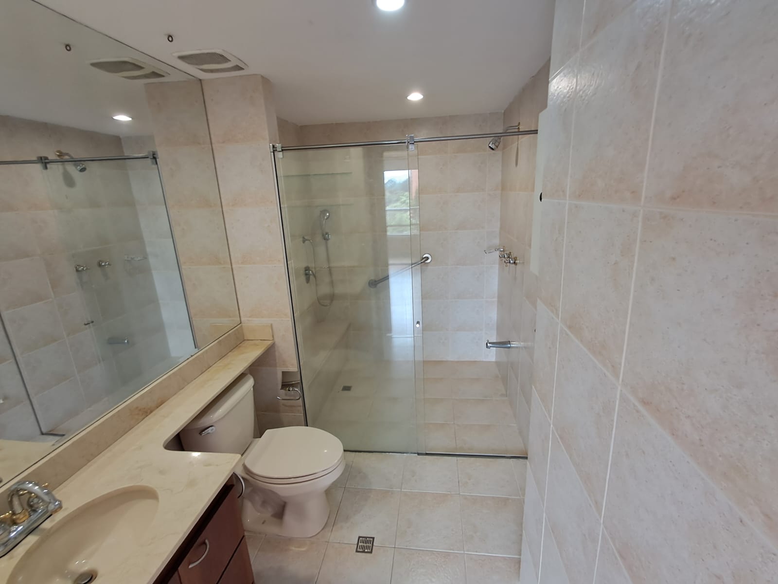 Apartamento en Arriendo en POBLADO Imagen de Apartamento 17