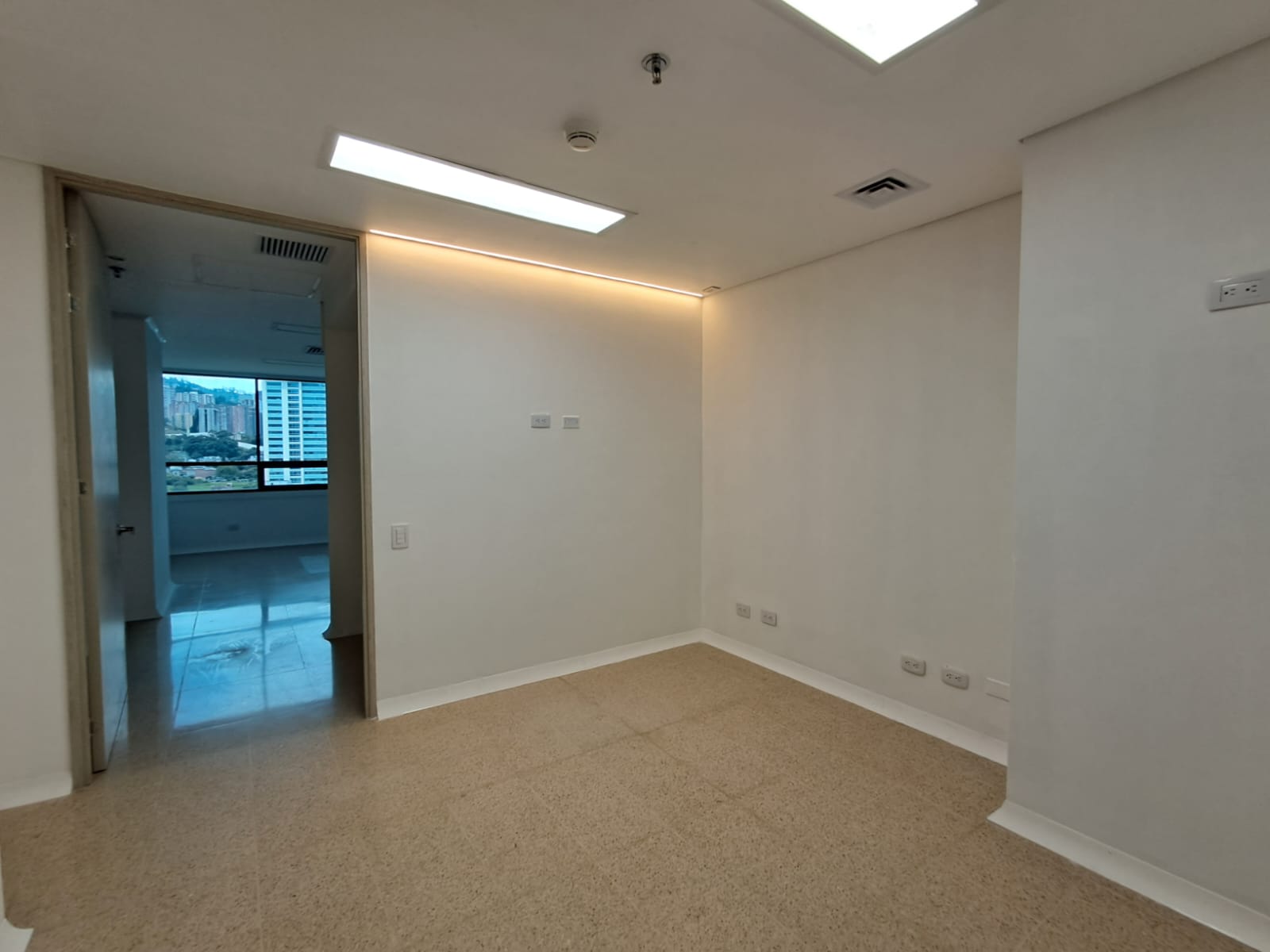 Imagen de Consultorio en arriendo en Antioquia, ENVIGADO, -