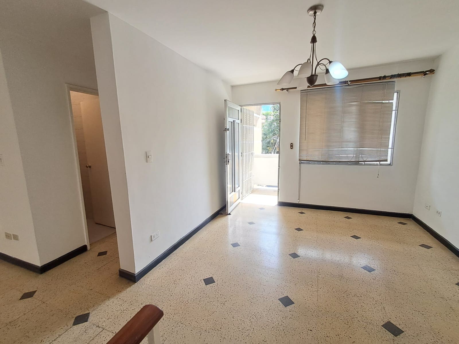 Imagen de Casa en arriendo en Antioquia, MEDELLÍN, CALASANZ