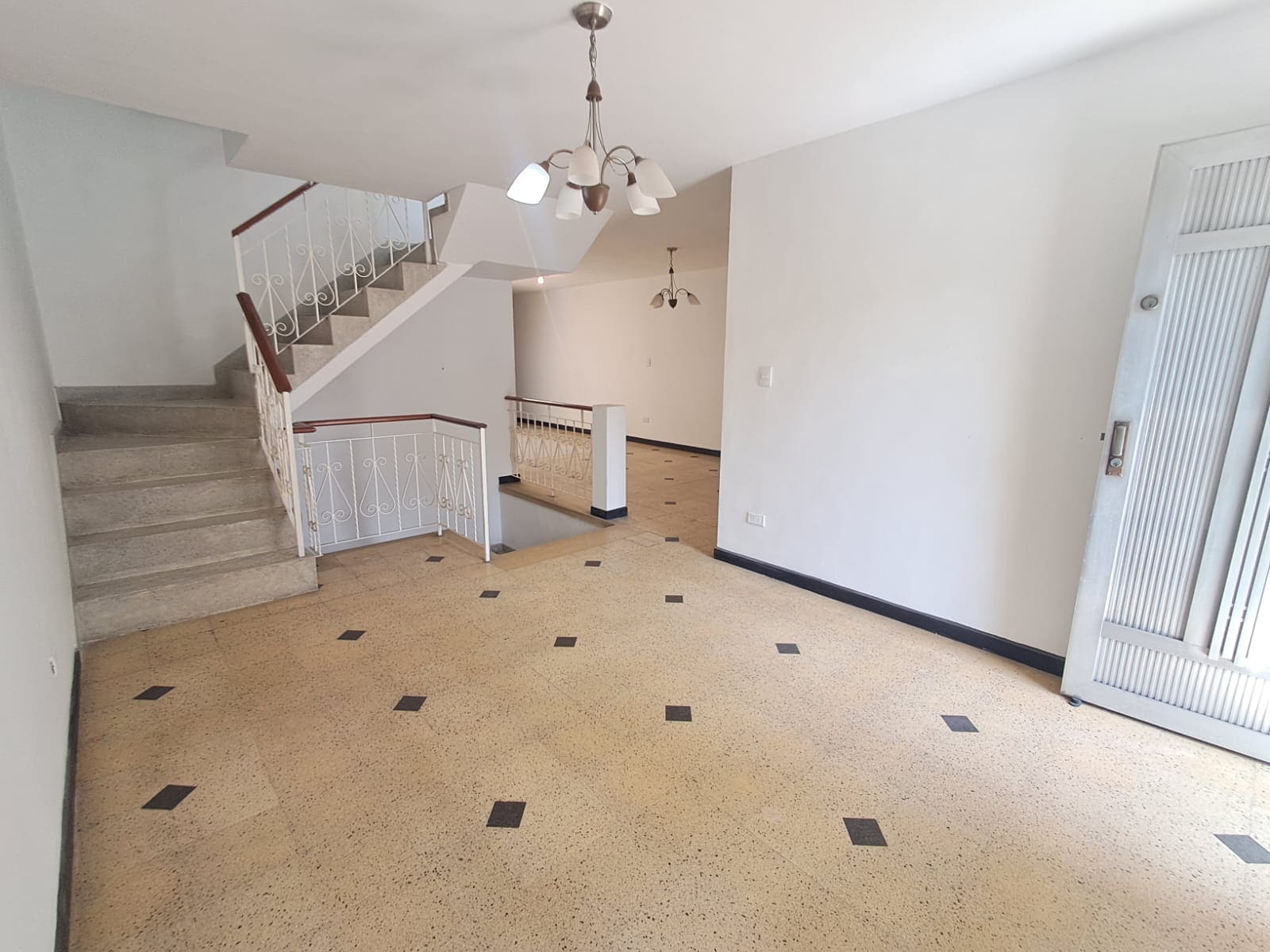 Imagen de Casa en arriendo en Antioquia, MEDELLÍN, CALASANZ