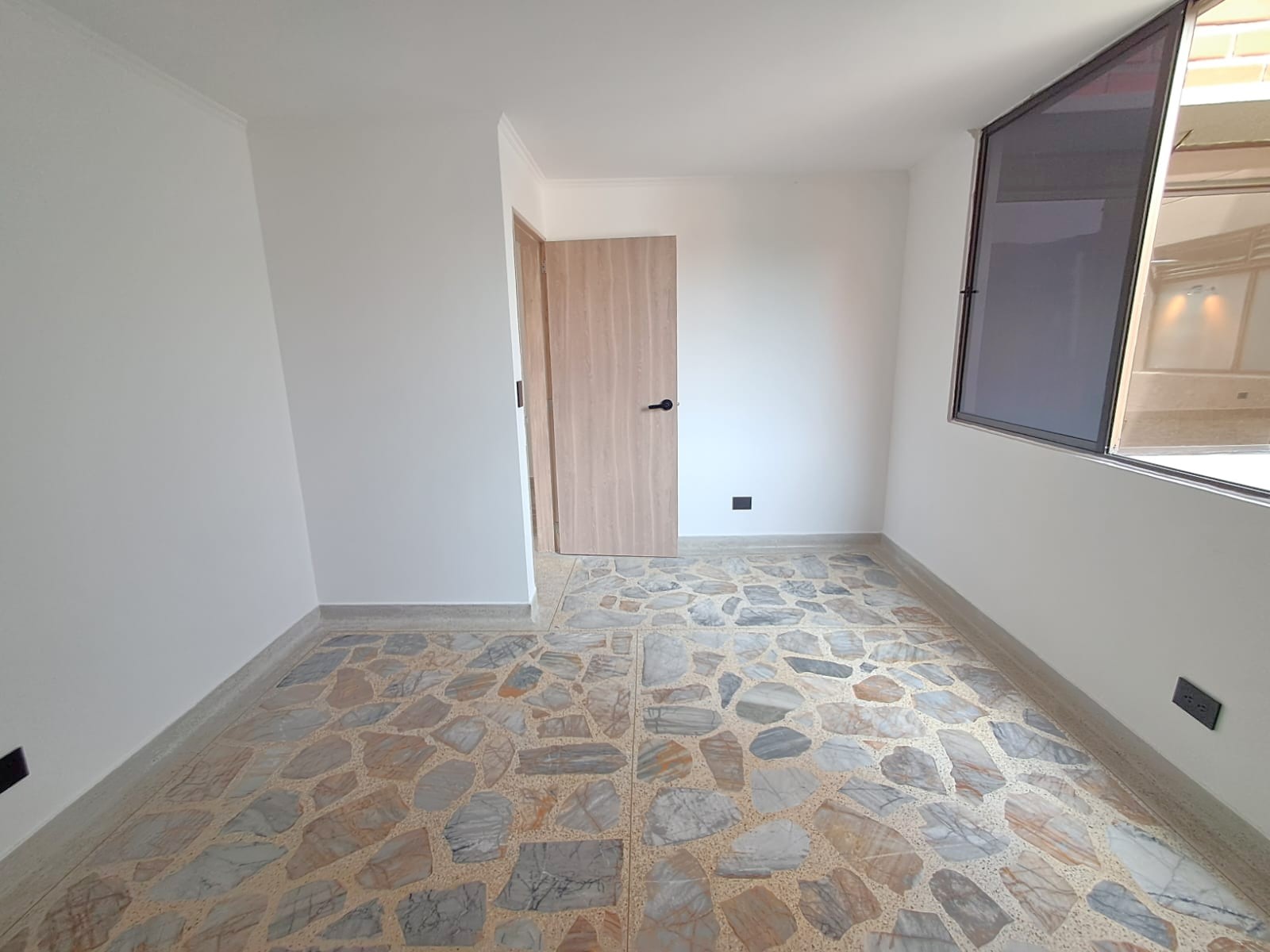 Imagen de Apartamento en arriendo en Antioquia, MEDELLÍN, LAURELES