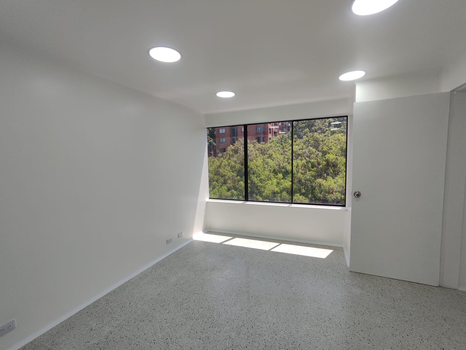 Consultorio en Arriendo en EL POBLADO Imagen de Consultorio 17