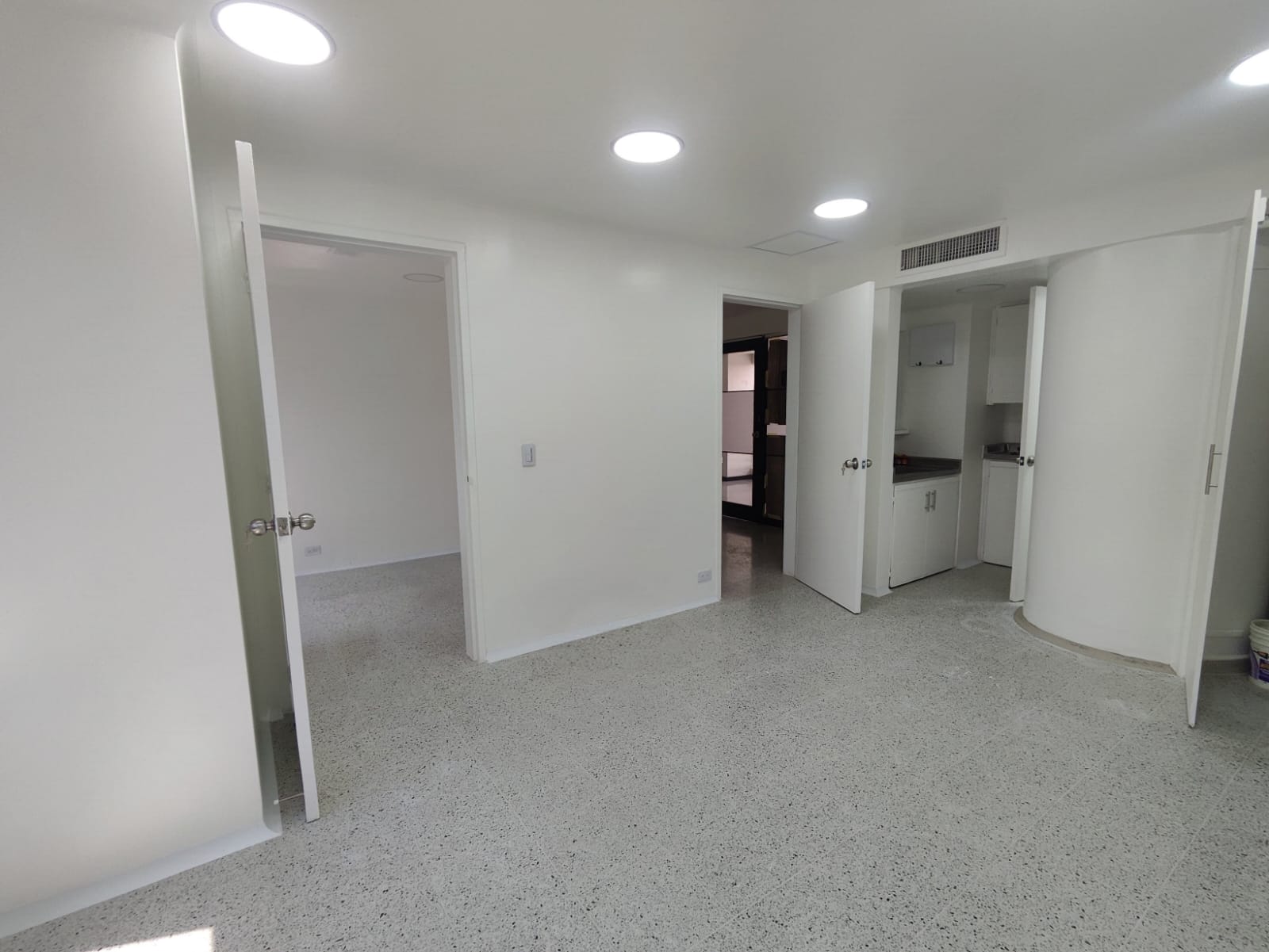 Consultorio en Arriendo en EL POBLADO Imagen de Consultorio 13