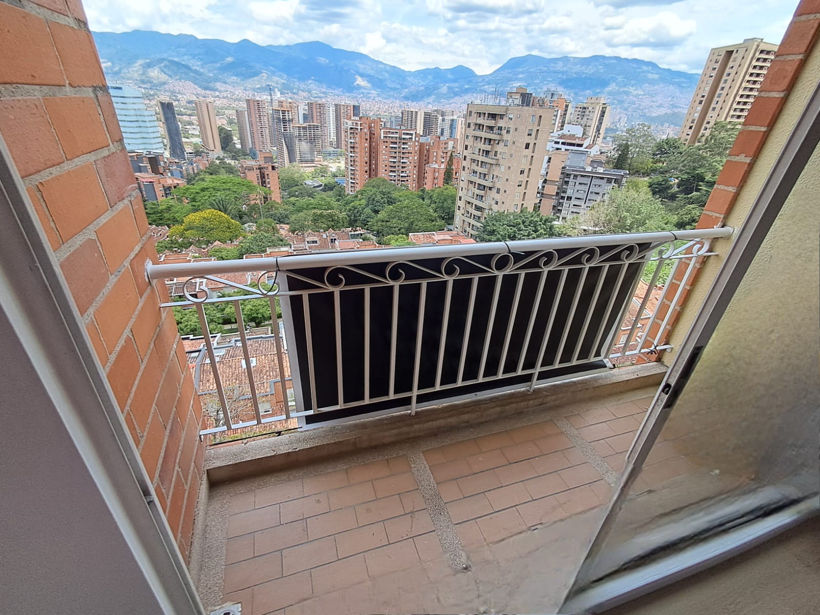 Imagen de Apartamento en arriendo en Antioquia, MEDELLÍN, CASTROPOL Imagen de Apartamento en arriendo en Antioquia, MEDELLÍN, CASTROPOL