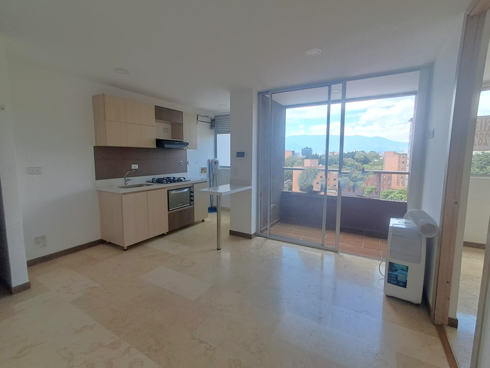 Imagen de Apartaestudio en arriendo en Antioquia, MEDELLÍN, LAURELES