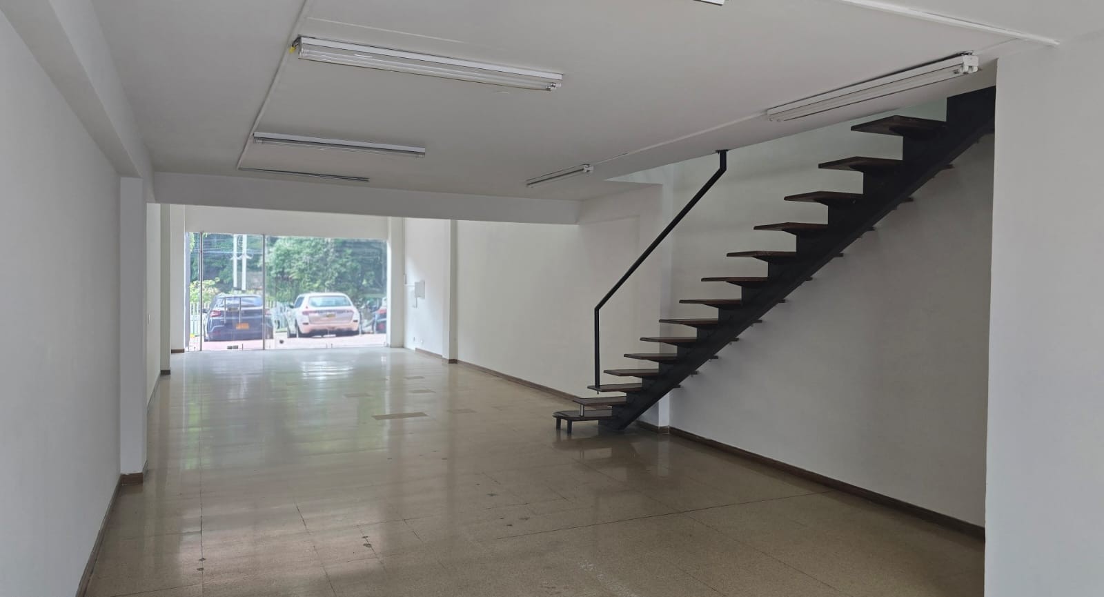 Local en Arriendo en EL POBLADO Imagen de local 2