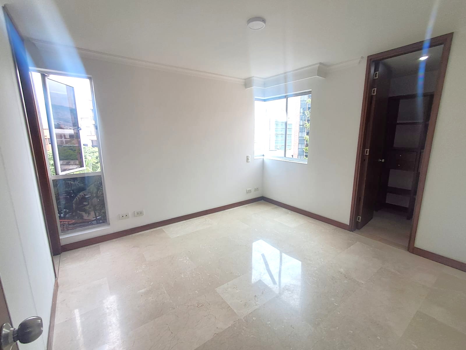 Imagen de Apartamento en arriendo en Antioquia, MEDELLÍN, LAURELES Imagen de Apartamento en arriendo en Antioquia, MEDELLÍN, LAURELES