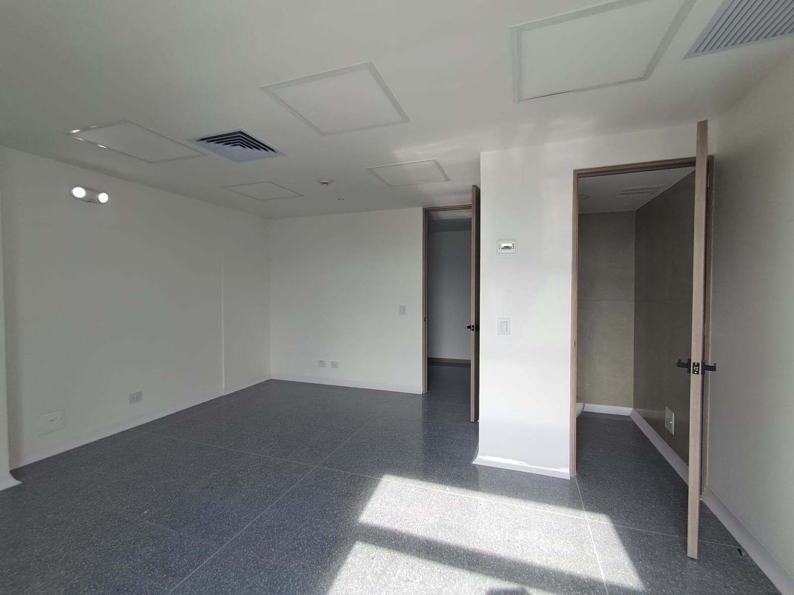 Consultorio en Arriendo en EL POBLADO Imagen de Consultorio 5