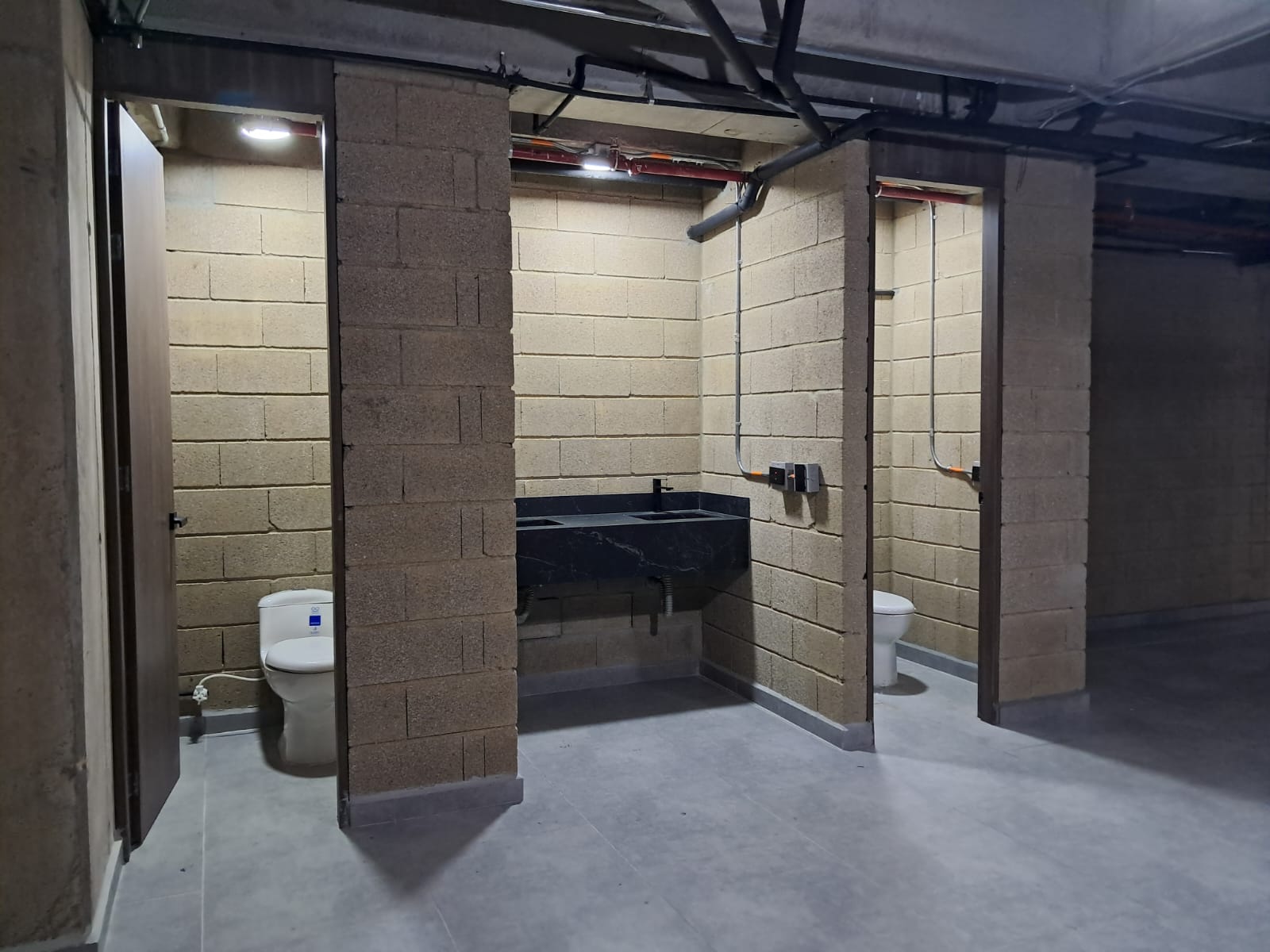 Imagen de Local en arriendo en Antioquia, MEDELLÍN, LAURELES