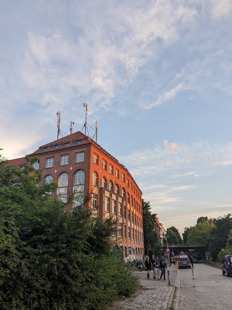 La histórica fábrica cerca del parque Görlitzer, CIC Innovation Campus&nbsp;(anteriormente: Factory Berlin), ha sido sede de todas las ediciones de ETHBerlin hasta el momento. Muero por volver en 2026.