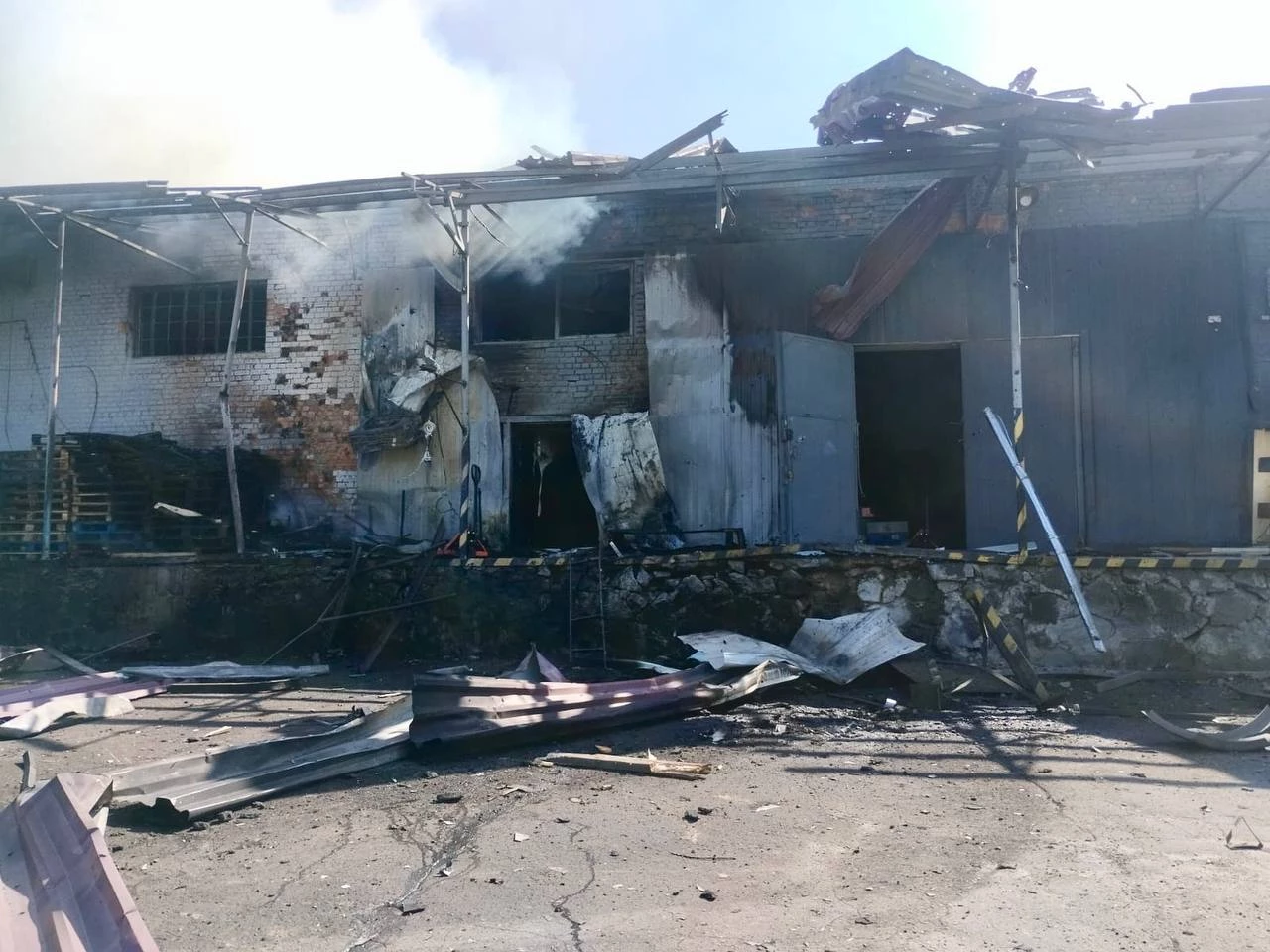 Russian Strike on Nova Poshta in Vinnytsia Injures Five