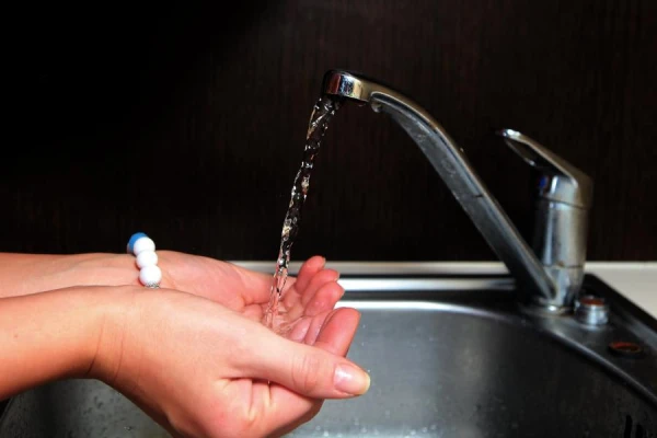 Latvia's Parliament Rejects Mandatory Free Tap Water in Restaurants