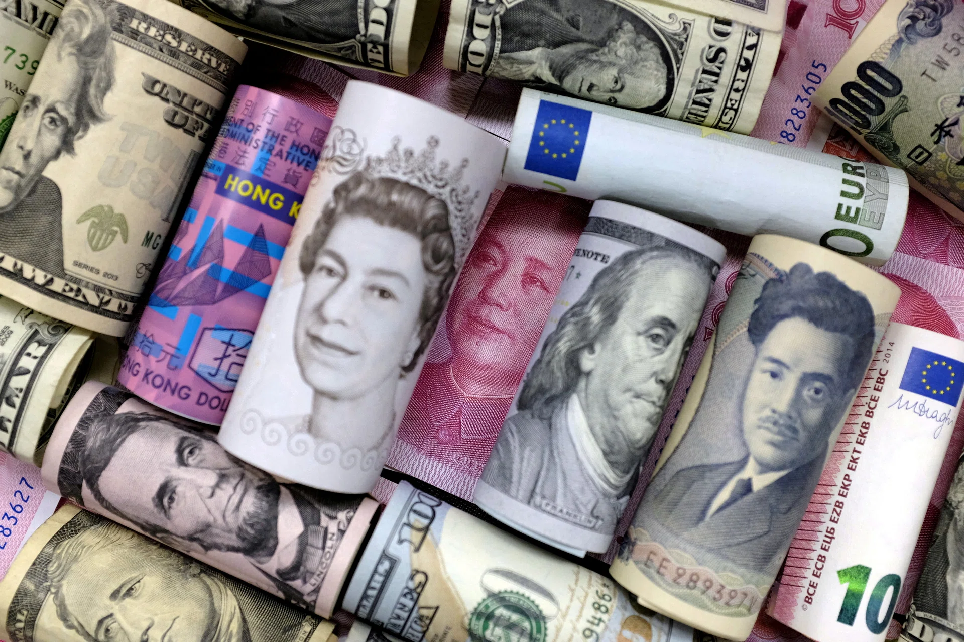 US Dollar Strengthens Amid Middle East Tensions and Divergent Monetary Policies