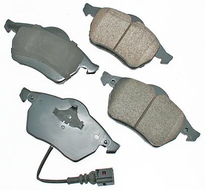 VW Disc Brake Pad Set - Front 1J0698151M - Akebono Euro Ultra-Premium EUR687