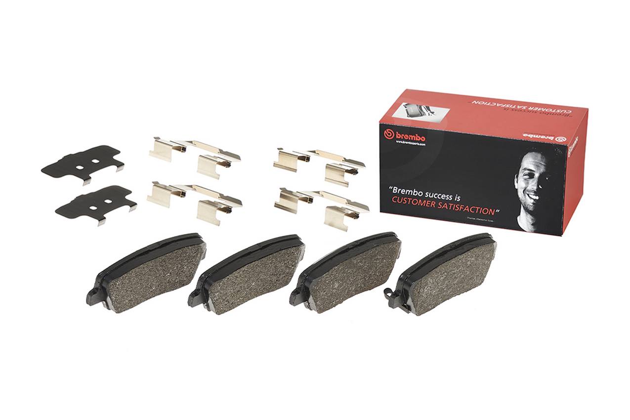 Kia Genesis Disc Brake Pad Set - Rear (Low-Met) 58302J5A00 Brembo