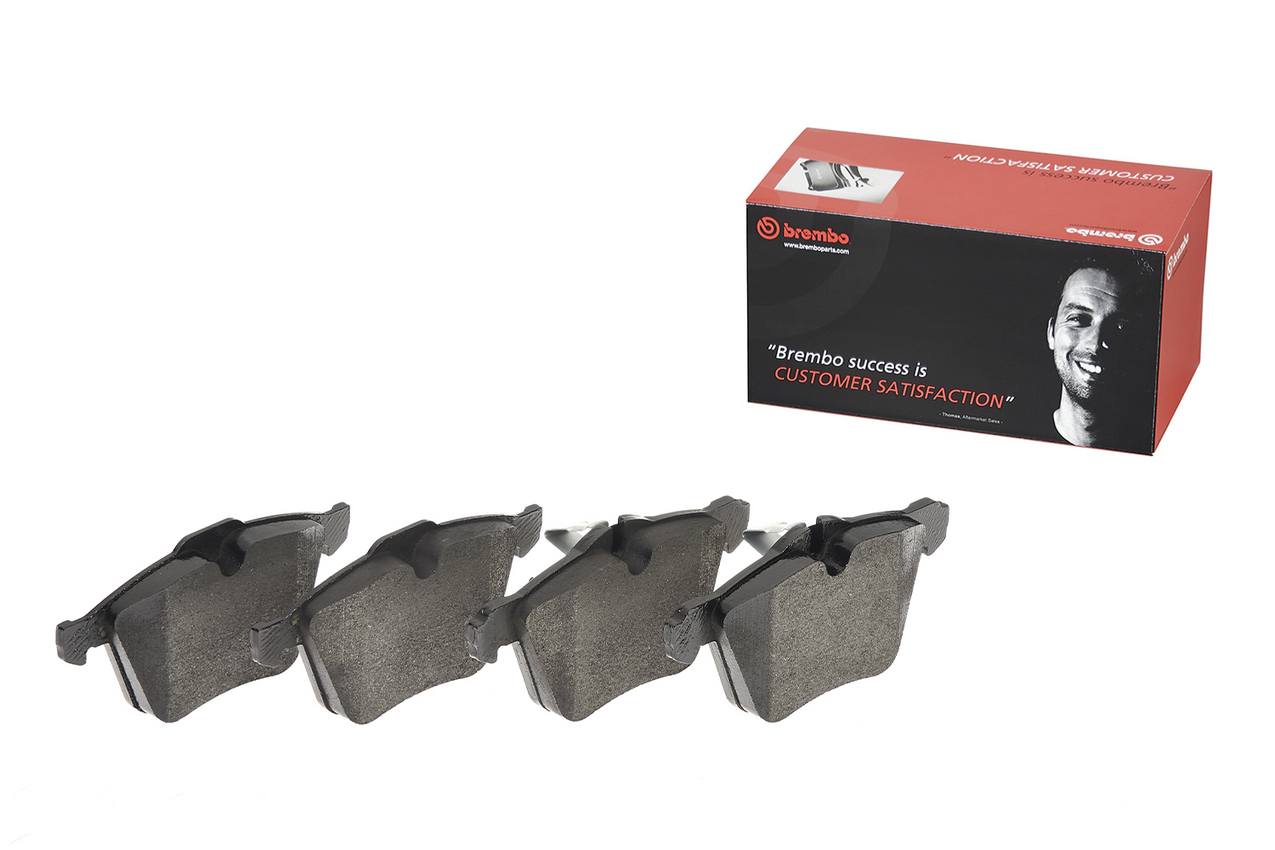 Jaguar Disc Brake Pad Set - Front (Low-Met) C2Z32076 Brembo