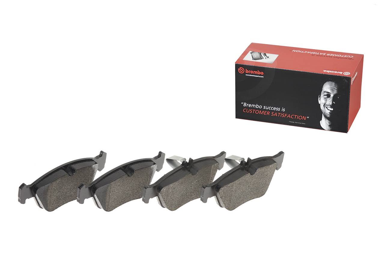 Mercedes Disc Brake Pad Set - Front (Low-Met) 004420022041 Brembo