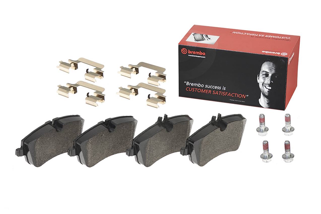 Mercedes Disc Brake Pad Set - Front (Low-Met) 0054206220 Brembo