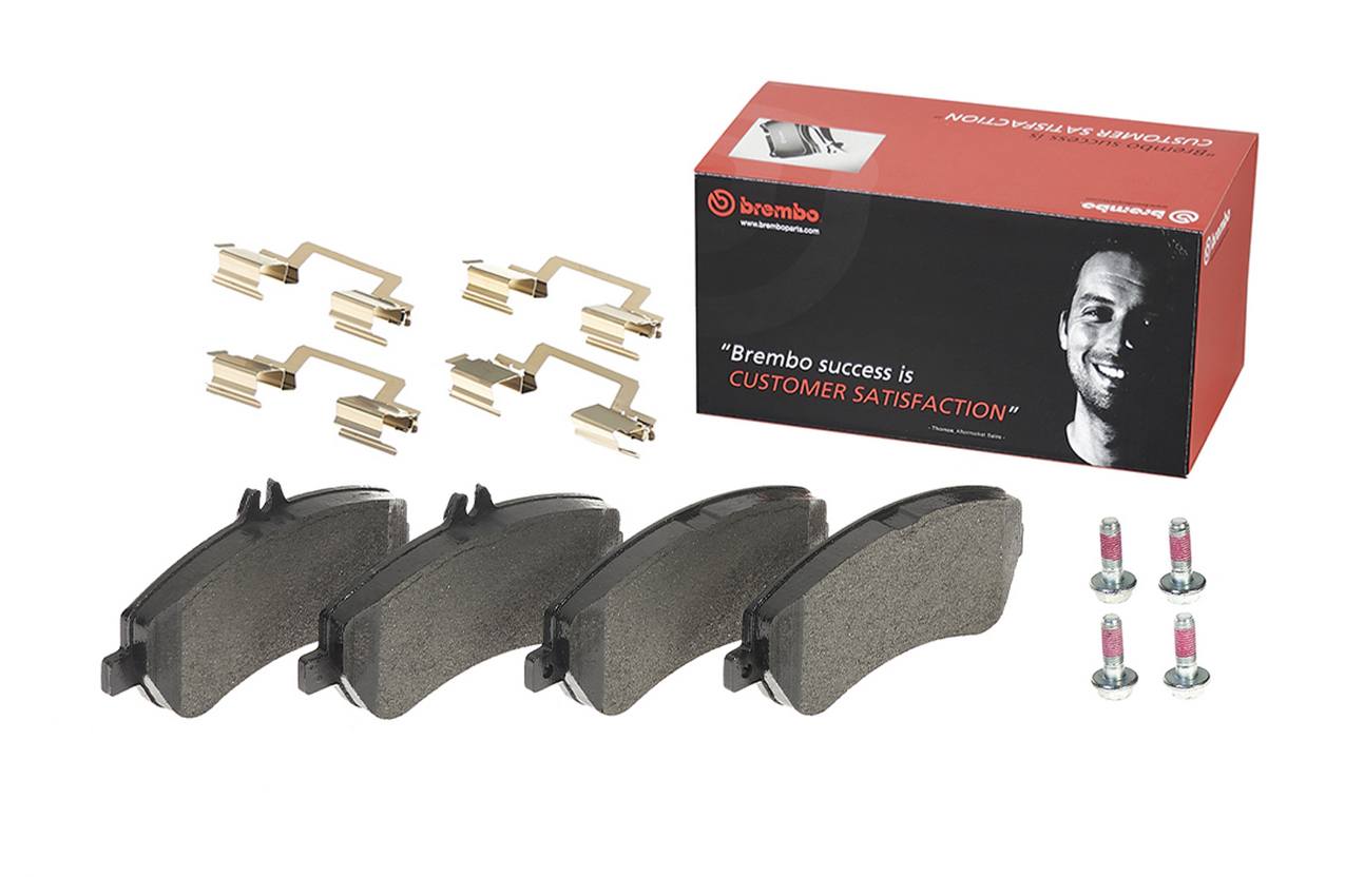 Mercedes Disc Brake Pad Set - Front (Low-Met) 0074207420 Brembo