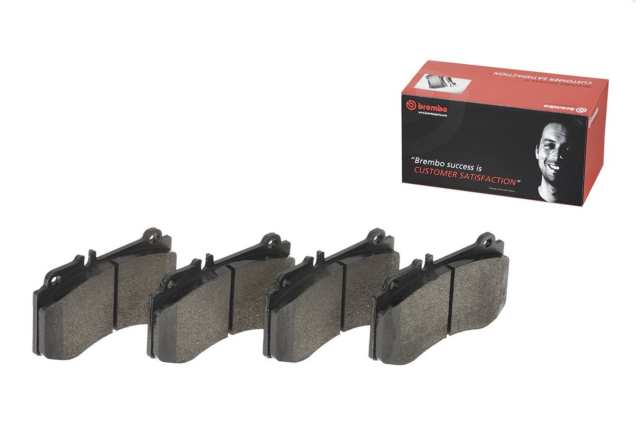 Mercedes Disc Brake Pad Set - Front (Low-Met) 0074206420 Brembo