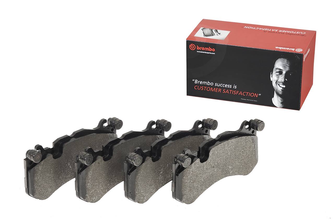 Mercedes Disc Brake Pad Set - Front (Low-Met) 008420412028 Brembo