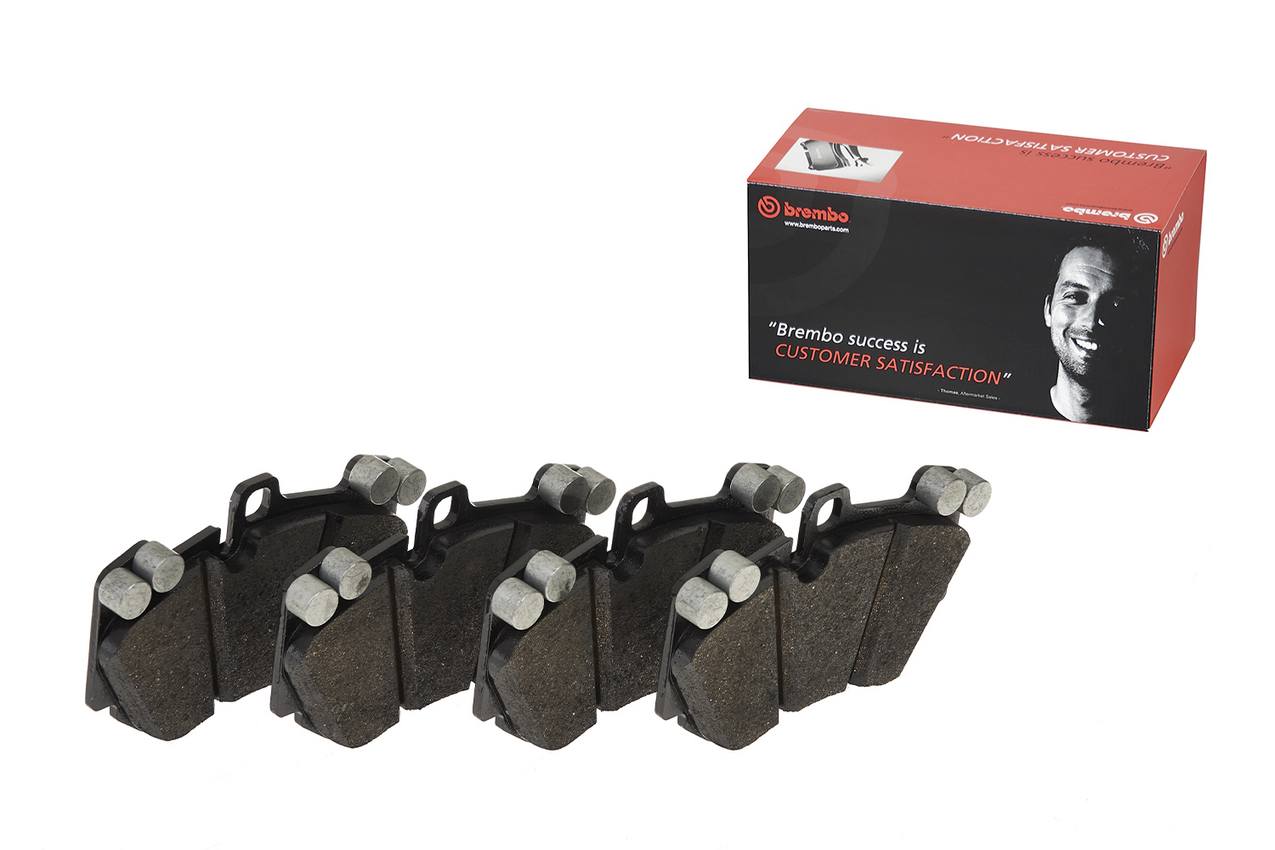 Audi Porsche Disc Brake Pad Set - Front (Low-Met) 4E0698151G Brembo