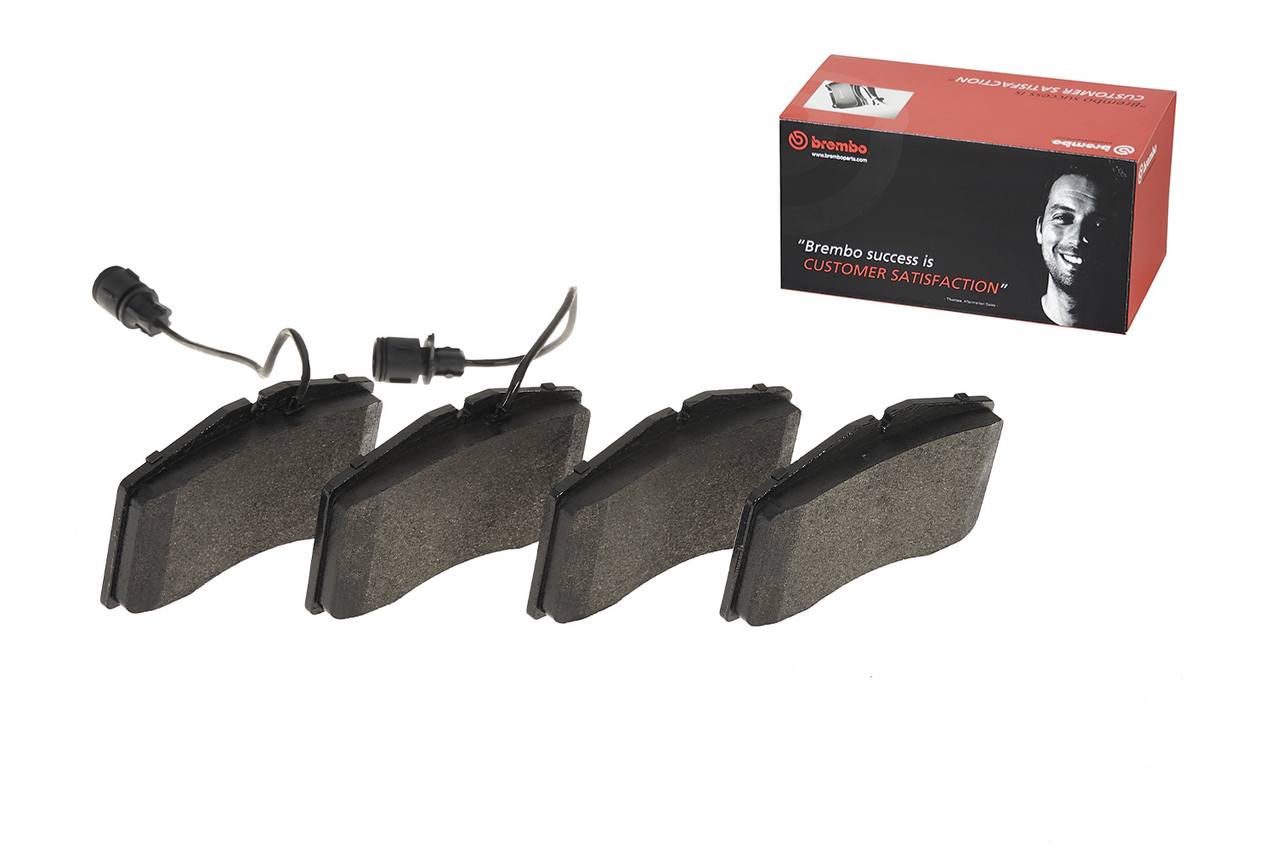 Audi Disc Brake Pad Set - Front (Low-Met) 4D0698151L Brembo